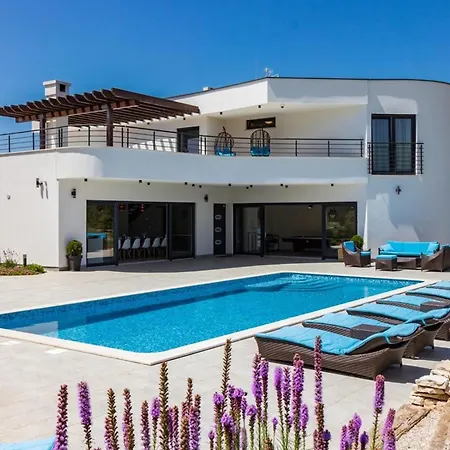 Villa Solaria Blu - A Luxury Sea View Retreat In Durres Apartment